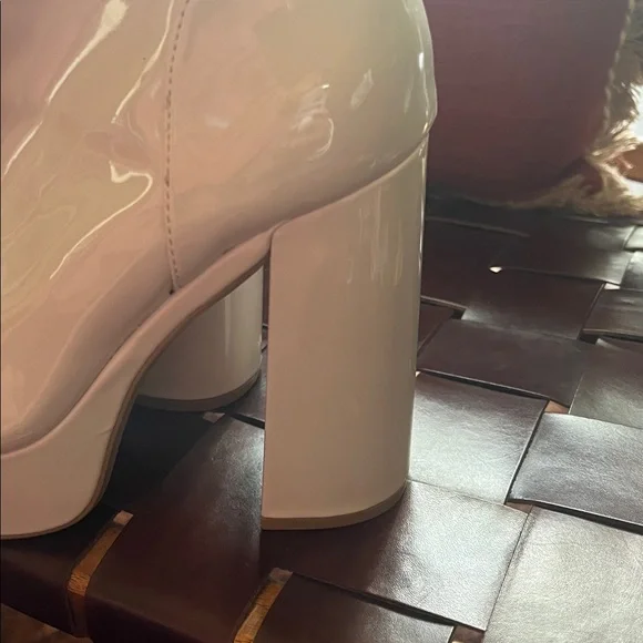 Steve Madden Elegant Cream Platform Ankle Boots - Picture 3 of 7